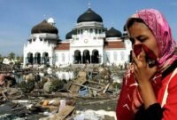 Kondisi seputar Masjid Raya Baiturahman sesudah Tsunami hebat melanda Kota Banda Aceh 26 Desember 2004 silam