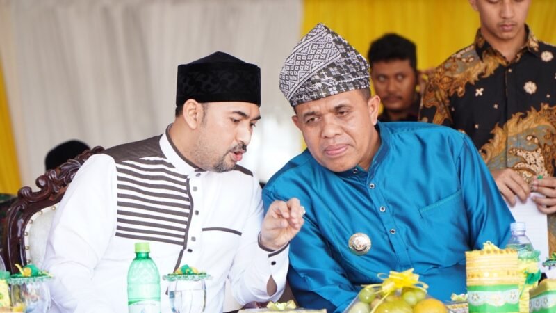 Dalam tausyiahnya, Ustadz Ahmad Al-Habsyi mengingatkan pentingnya memperlakukan manusia dengan baik. “Jika kita belum bisa memberikan manfaat, jangan memberikan mudarat. Jika kita belum bisa memberi kebahagiaan, jangan memberi kesedihan. Dan jika kita belum bisa memuji, jangan mencela,”