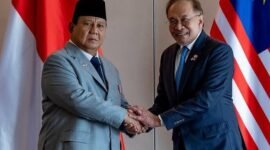 Presiden Prabowo Subianto melakukan pertemuan dengan Perdana Menteri Malaysia, Anwar Ibrahim. (Instagram/anwaribrahim_my)
