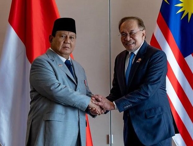 Presiden Prabowo Subianto melakukan pertemuan dengan Perdana Menteri Malaysia, Anwar Ibrahim. (Instagram/anwaribrahim_my)
