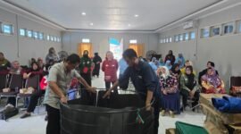 Keterangan : Pelatihan tentang replikasi pertanian terpadu berbasis maggot dan budidaya lele bioflok bagi Kelompok Wanita Tani (KWT) di Kecamatan Anggana, Kutai Kartanegara.(Ist)