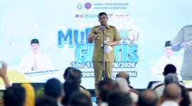Foto:
Gubernur Sumatera Utara Bobby Nasution melepas keberangkatan peserta Mudik Idulfitri 1447 H menggunakan kereta api di Stasiun Besar Medan, Senin (16/3/2026). Program mudik gratis ini digelar untuk membantu masyarakat sekaligus mengurangi kepadatan kendaraan saat arus mudik Lebaran.(ist)